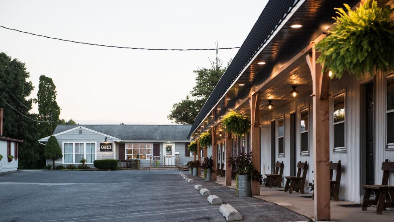 The Carriage House At Strasburg Hotel ภายนอก รูปภาพ
